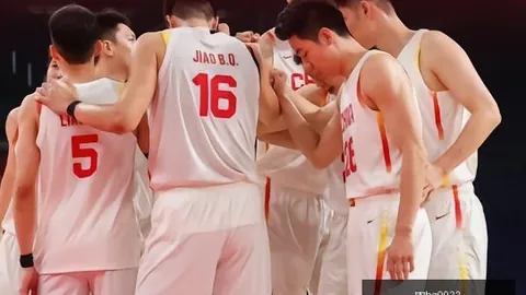 法国球星勇斗盗贼佩蒂特英勇行动足坛